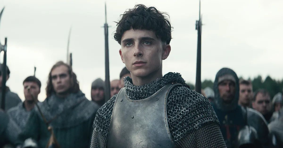 timothee chalamet in the king, men behind him