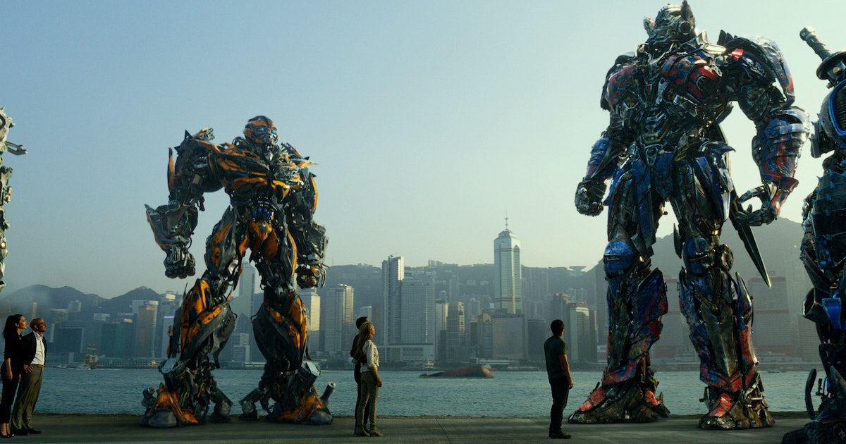 Autobots gather in a circle in Transformers: Age of Extinction