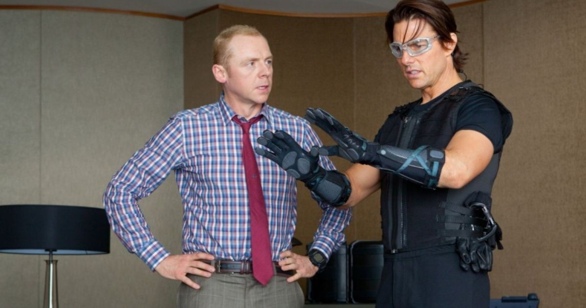 Benji instructs Ethan how to use the climbing gloves in Ghost Protocol