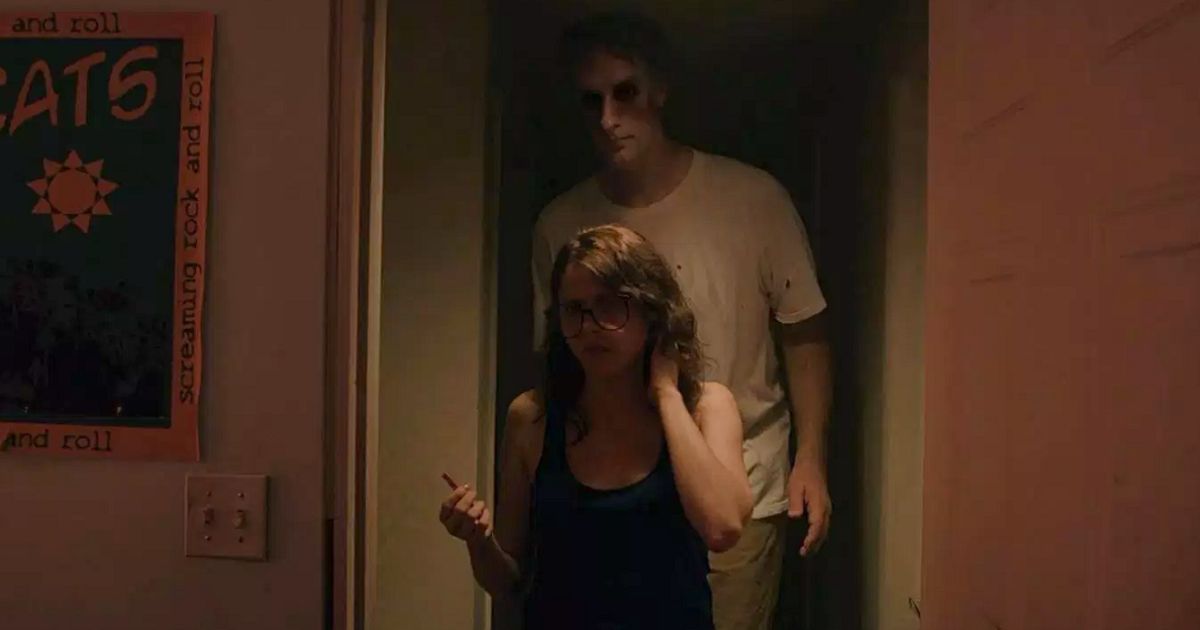 The Giant Man (Mike Lanier) and Maika Monroe as Jay in It Follows