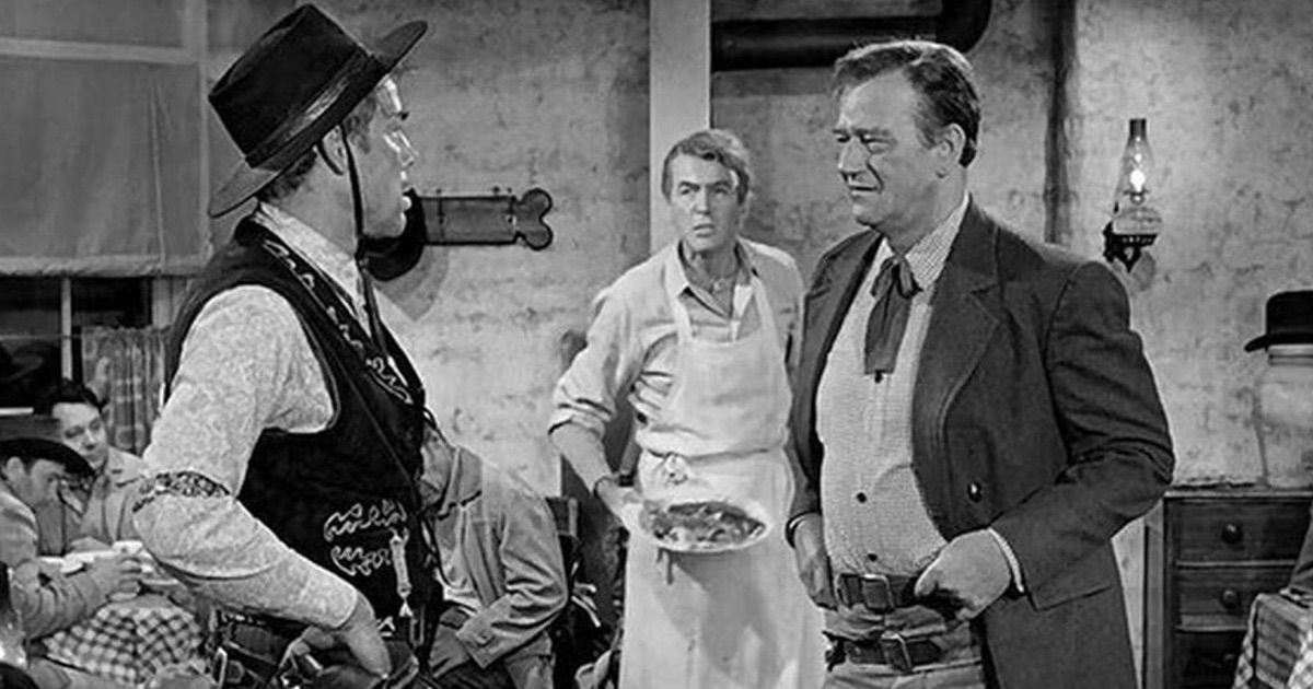 Cena do filme O Homem que Atirou em Liberty Valance, estrelado por Jimmy Stewart e John Wayne