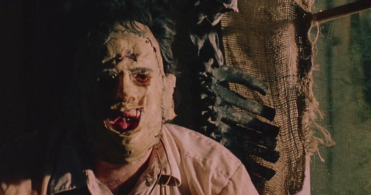 Gunnar Hansen dans le rôle de Leatherface dans Massacre à la tronçonneuse