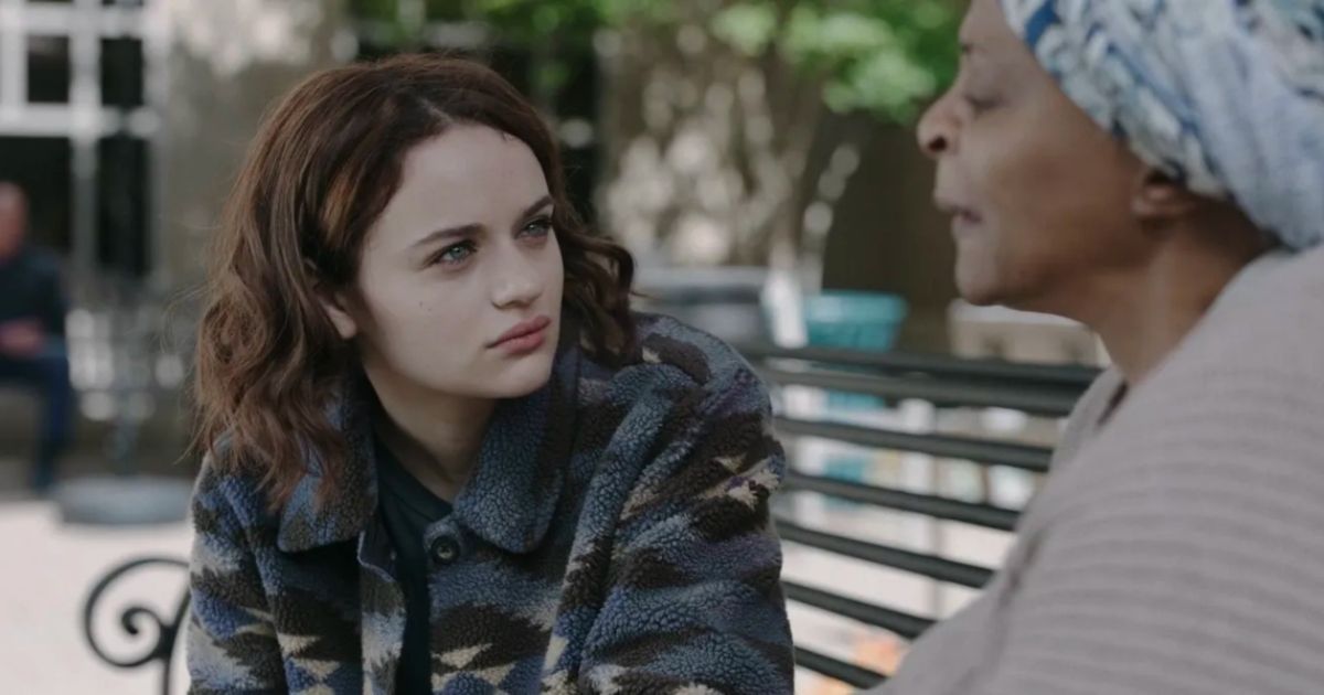 Joey King et Dona Biscoe dans The In-Between