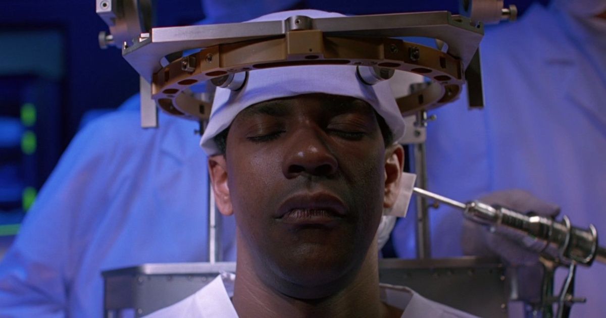 Denzel Washington's character, Parker, tests a VR system in Virtuosity