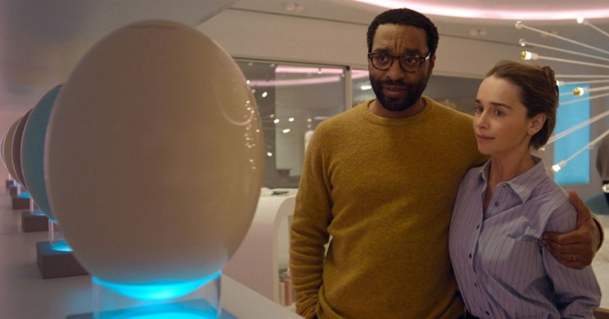 Emilia Clarke and Chiwetel Ejiofor in The Pod Generation movie