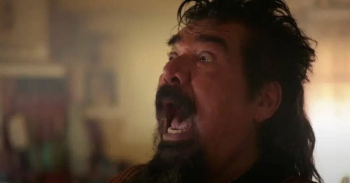 George Lopez no trailer de Besouro Azul