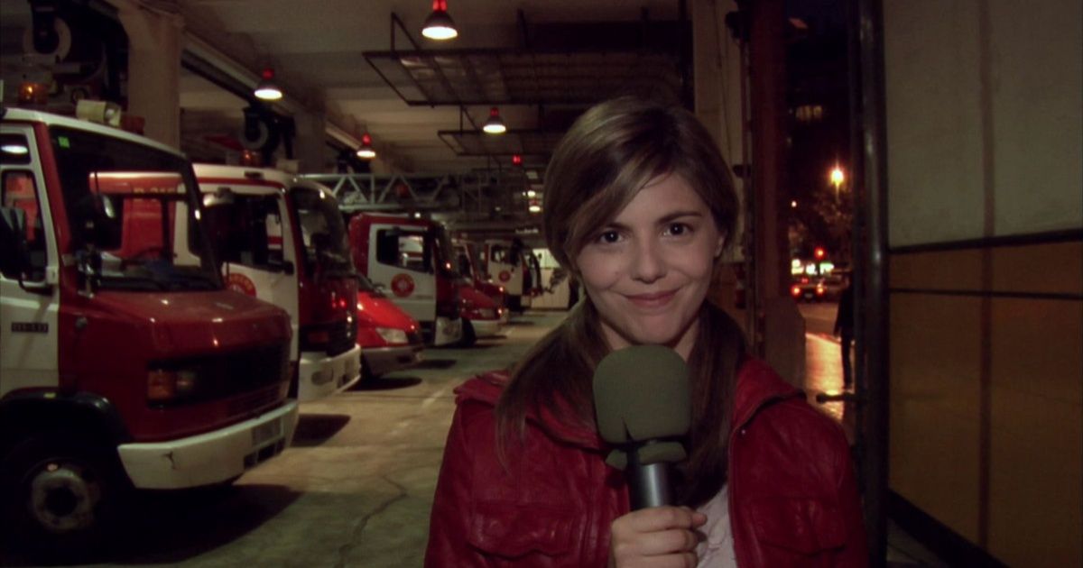 A reporter in the introduction of REC (2007)