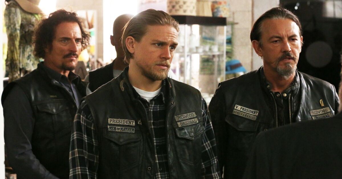 SAMCRO members plot a robbery in Sons of Anarchy