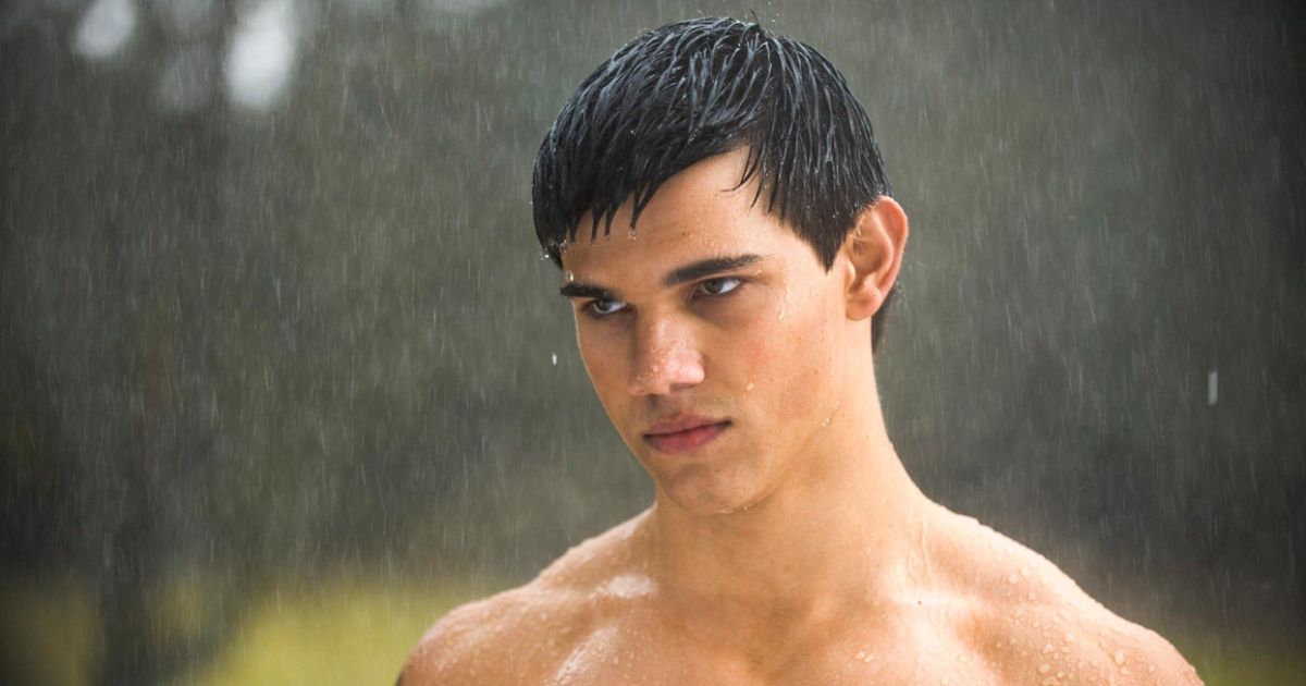 Taylor Lautner as Jacob with his shirt off in the rain in Twilight