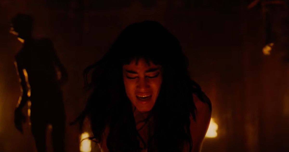 Javier Botet and Sofia Boutella in The Mummy