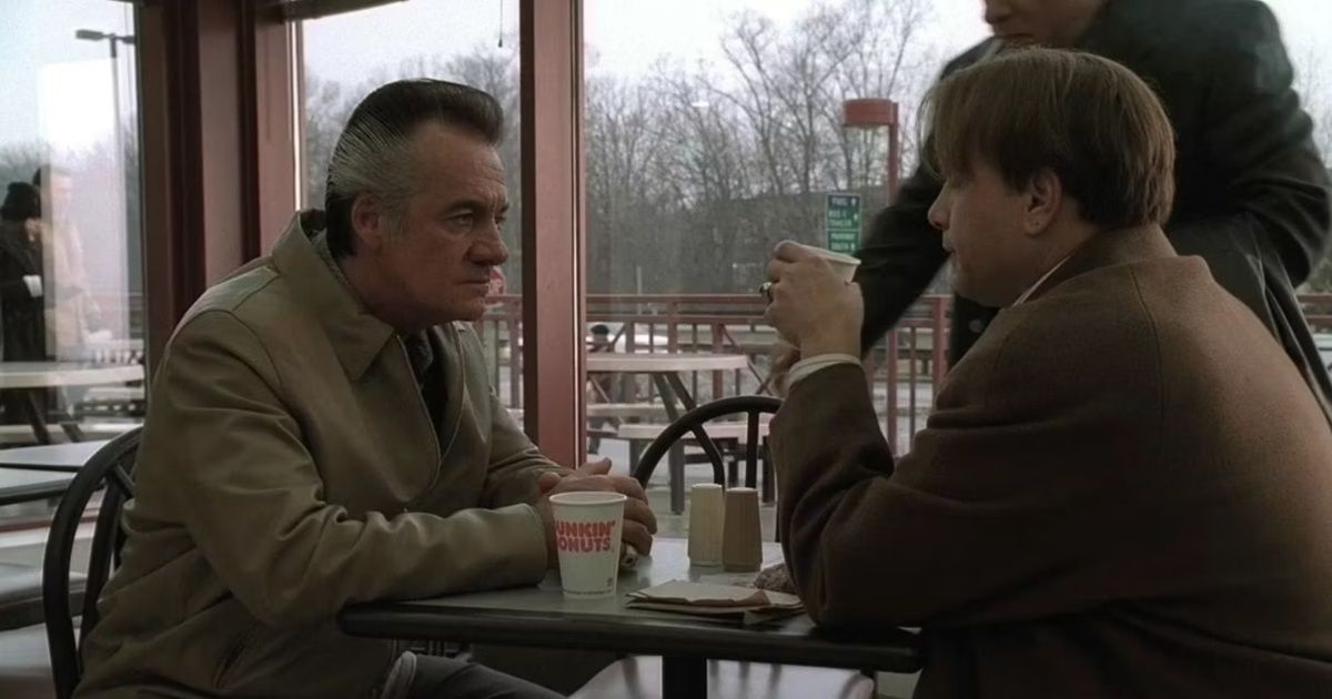 Ralph insulte Paulie dans Les Sopranos (Army of One)