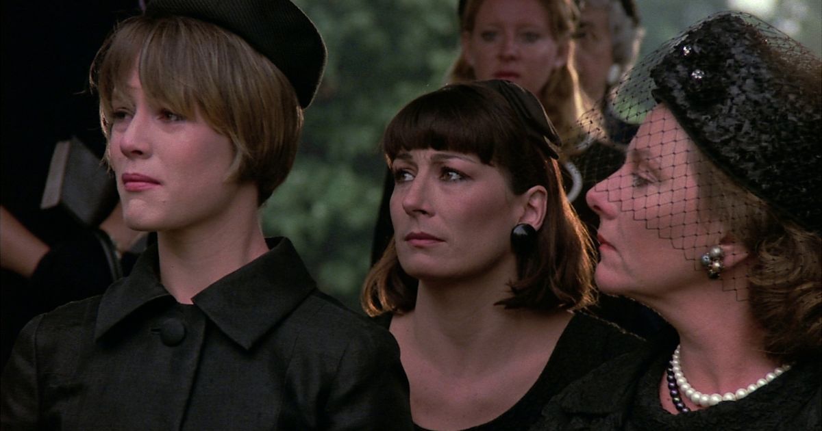 Anjelica Huston & Mary Stuart Masterson Gardens of Stone