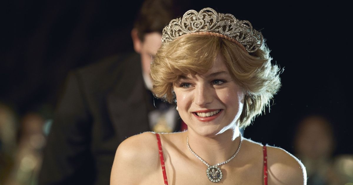 Emma Corrin como Diana em The Crown