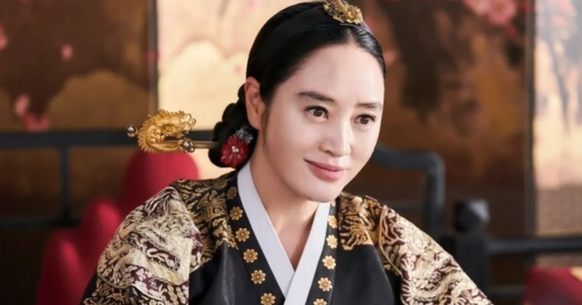 Kim Hye Soo in Under the Queen's Umbrella