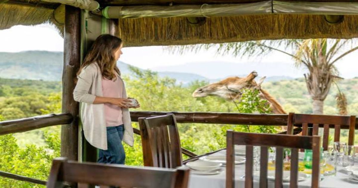 Lacey Chabert in Love on Safari