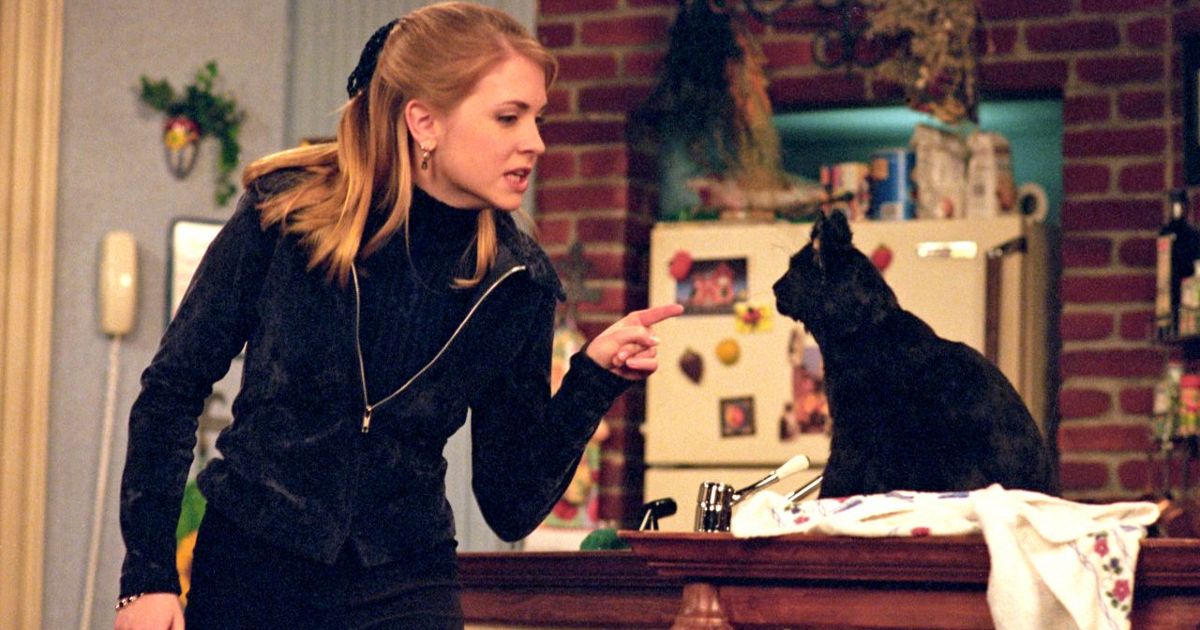 Sabrina points at Salem in Sabrina the Teenage Witch