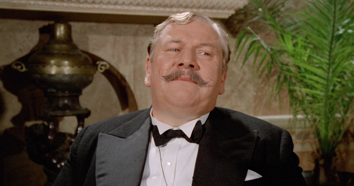 Peter Ustinov dans le rôle de Poirot dans Mort sur le Nil