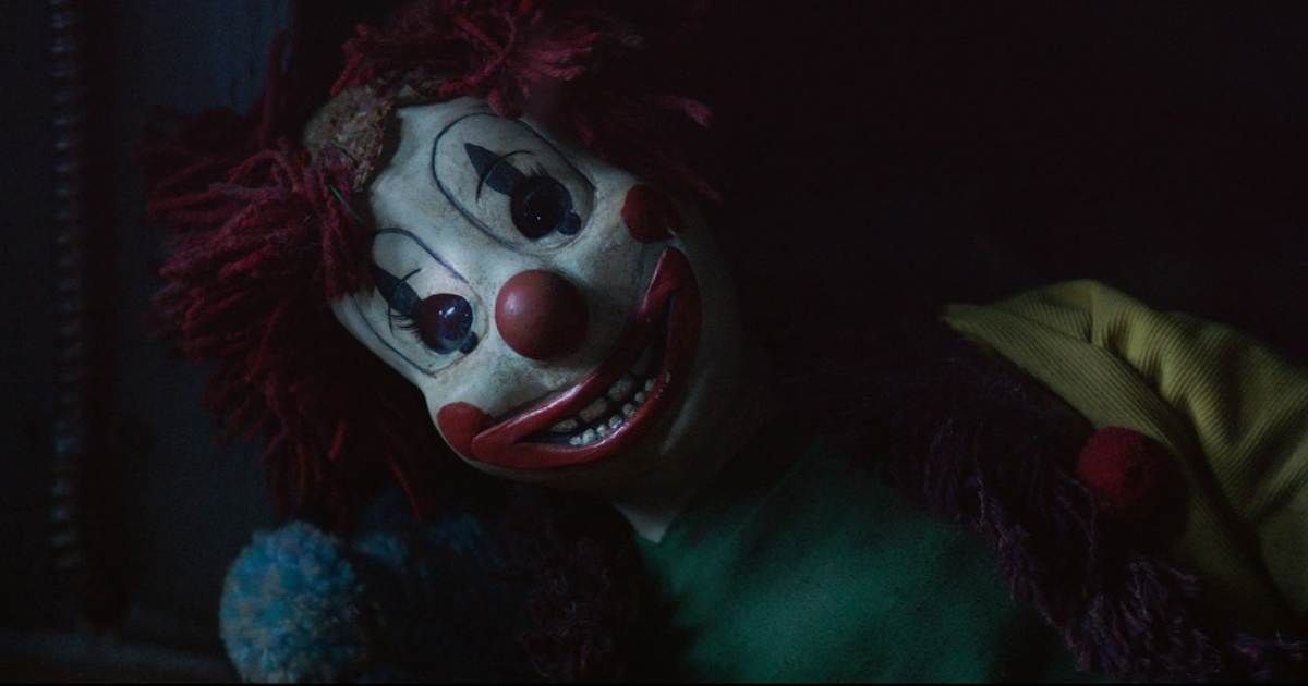 Poltergeist 2015 clown doll