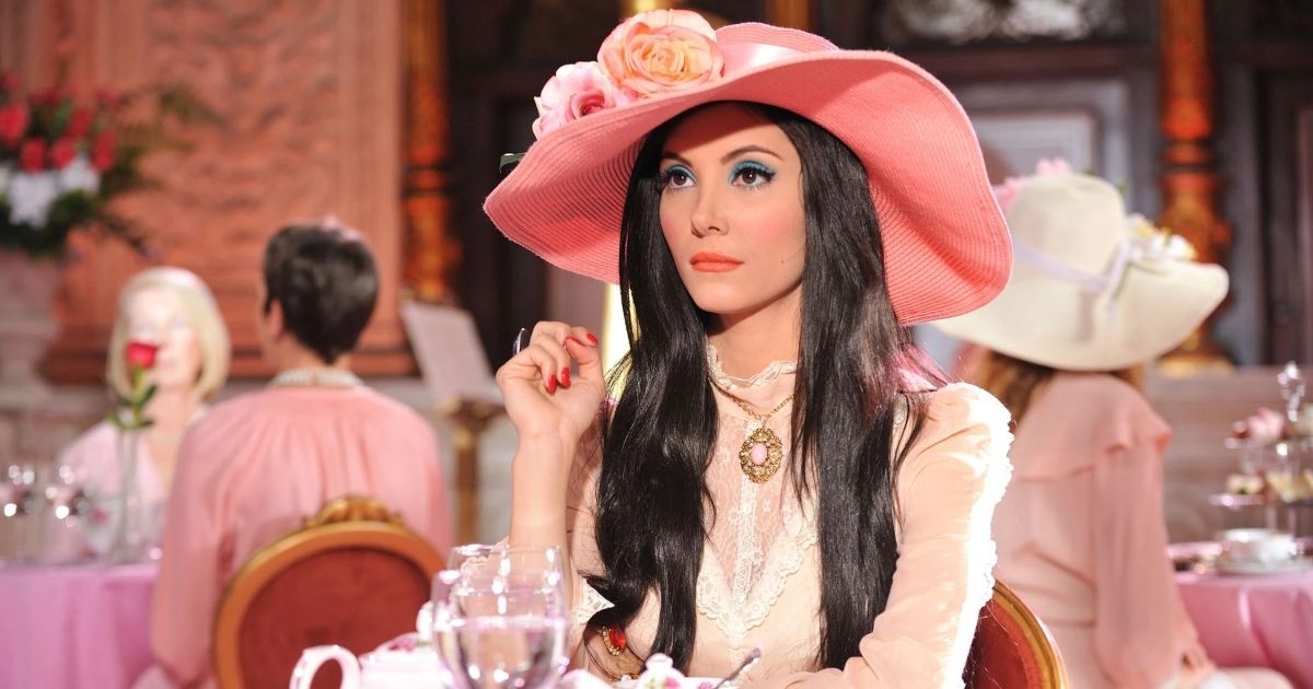 Samantha Robinson as Elaine in The Love Witch