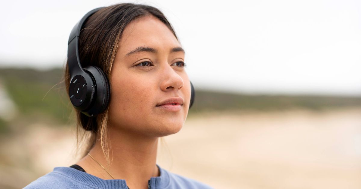 Poppy wears headphones in Surviving Summer