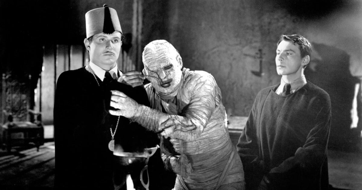 Lon Chaney Jr. as the Mummy and Dennis Moore as Dr. James Halsey