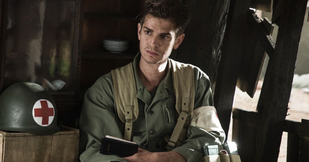 Andrew Garfield em cena de Hacksaw Ridge