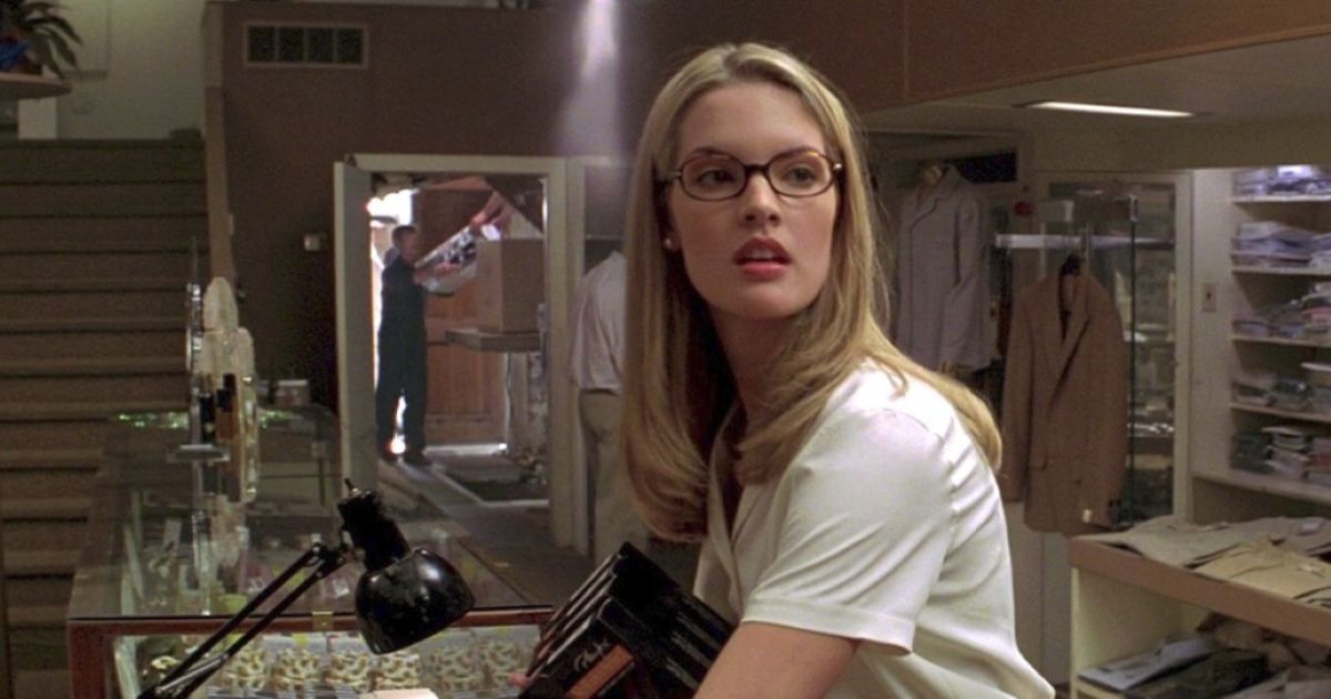 Bridgette Wilson as Elsa Shiver's wearing a white shirt and glasses in I Know What You Did Last Summer