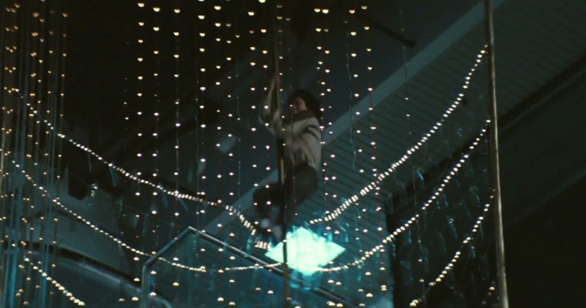 Jackie Chan's pole slide in Police Story (1985)
