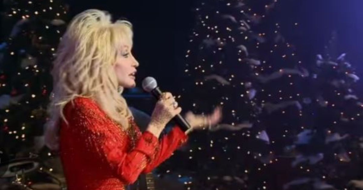 Dolly Parton em Uma História Country de Natal
