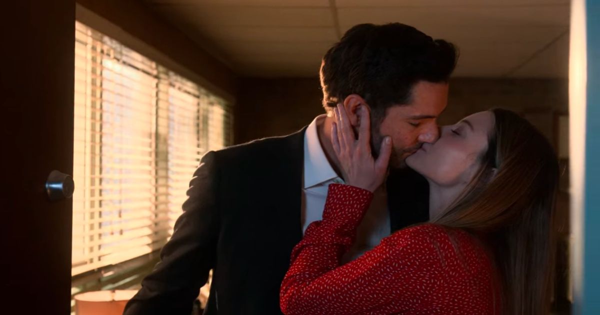 Chloe pulls Lucifer in for a kiss