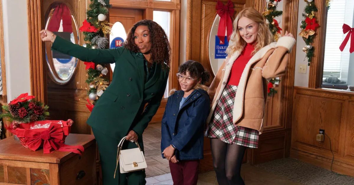 Norwood and Heather Graham in Best Christmas Ever