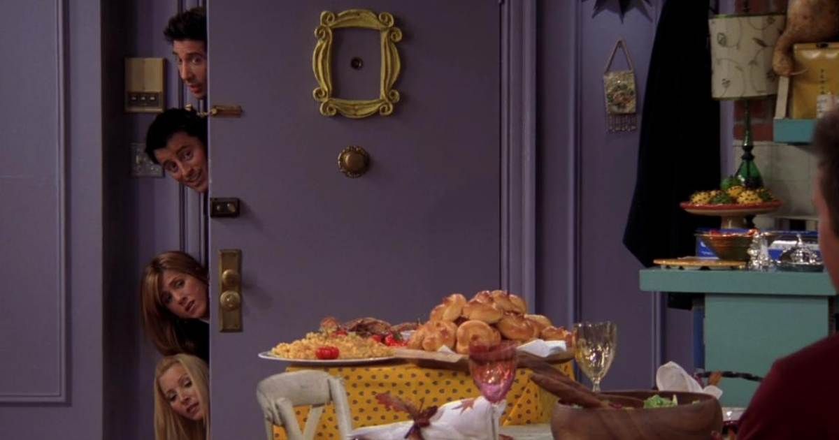 the cast of friends peep through the door in friends episode the one with the late thanksgiving