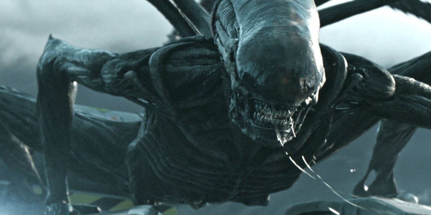 A xenomorph attacking a spaceship in Alien Covenant