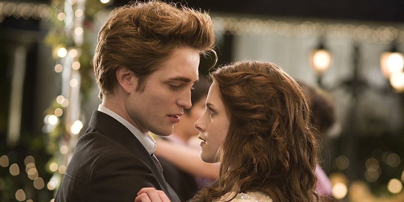 Robert Pattinson as Edward Cullen and Kristen Stewart as Bella Swan in Twilight