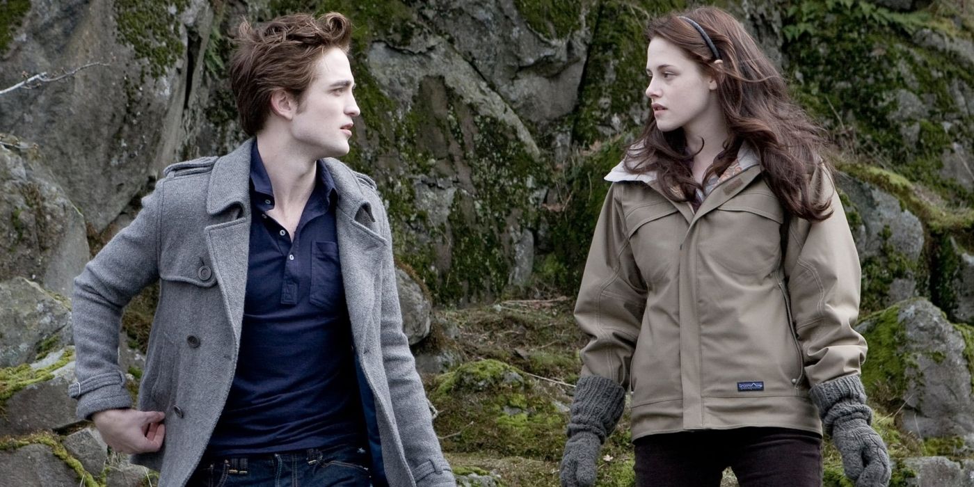 Robert Pattinson as Edward Cullen and Kristen Stewart as Bella Swan in Twilight