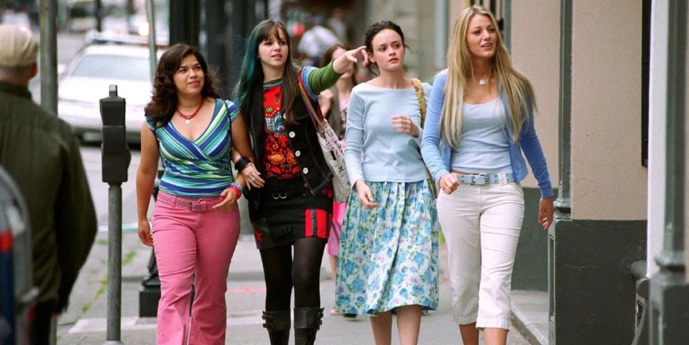 The Sisterhood of the Traveling Pants cast walking down the street