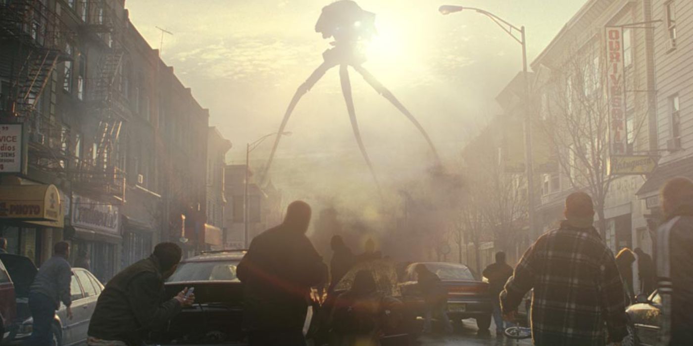 Um alienígena gigante em forma de tripé desce sobre uma rua cheia de civis em pânico