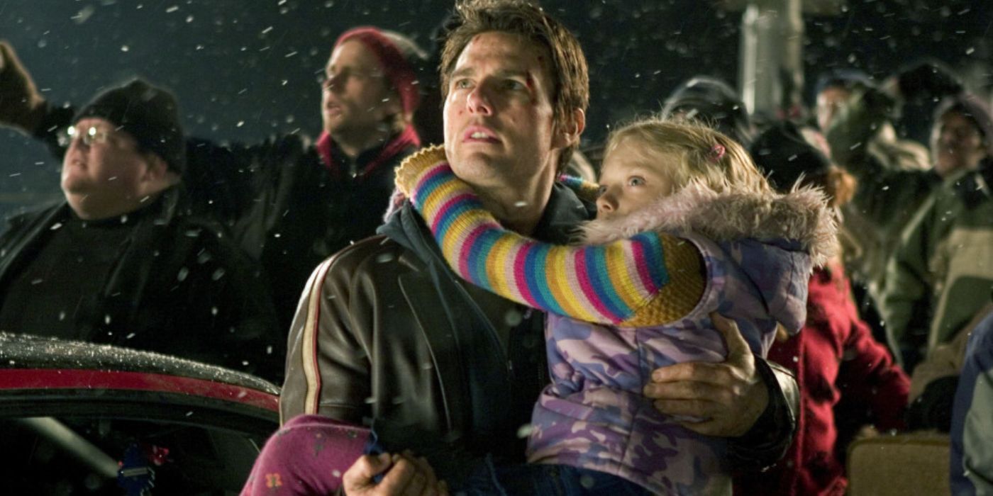 Tom Cruise holds a young Dakota Fanning in his arms in War of the Worlds