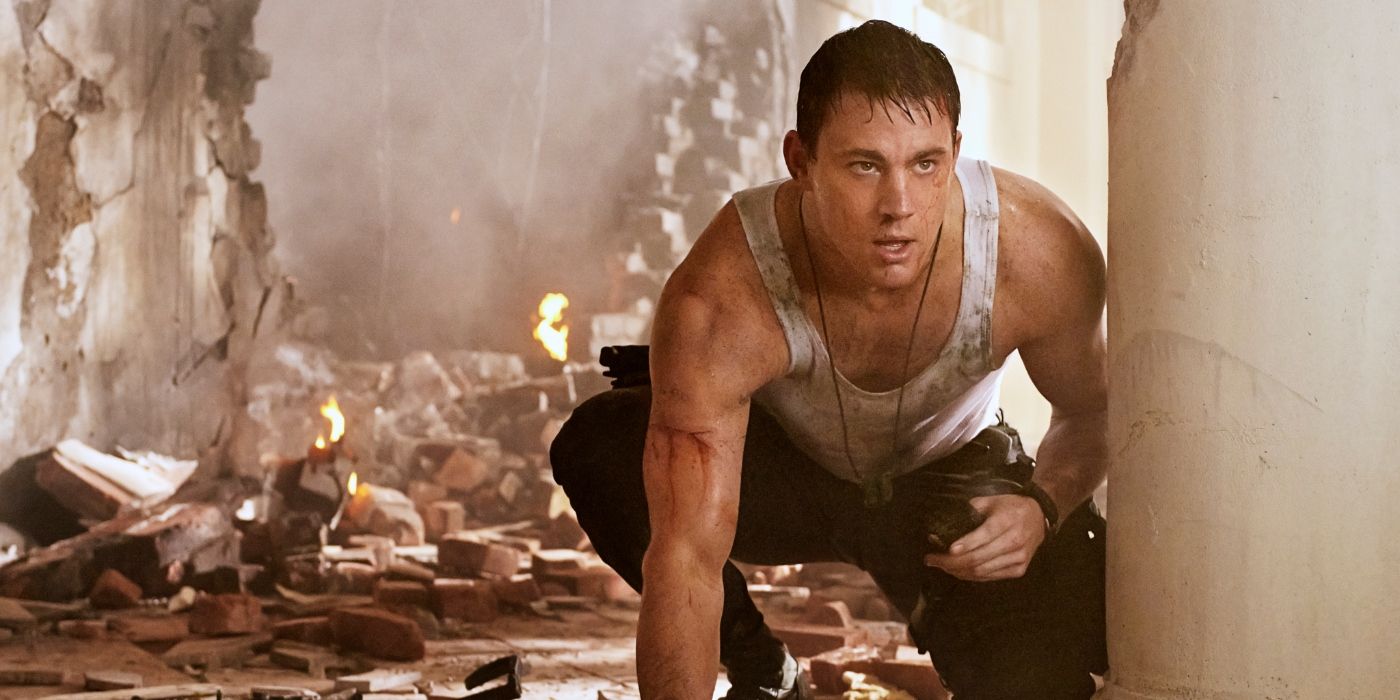 Channing Tatum as John Cale wearing a tank top in a destroyed building in White House Down