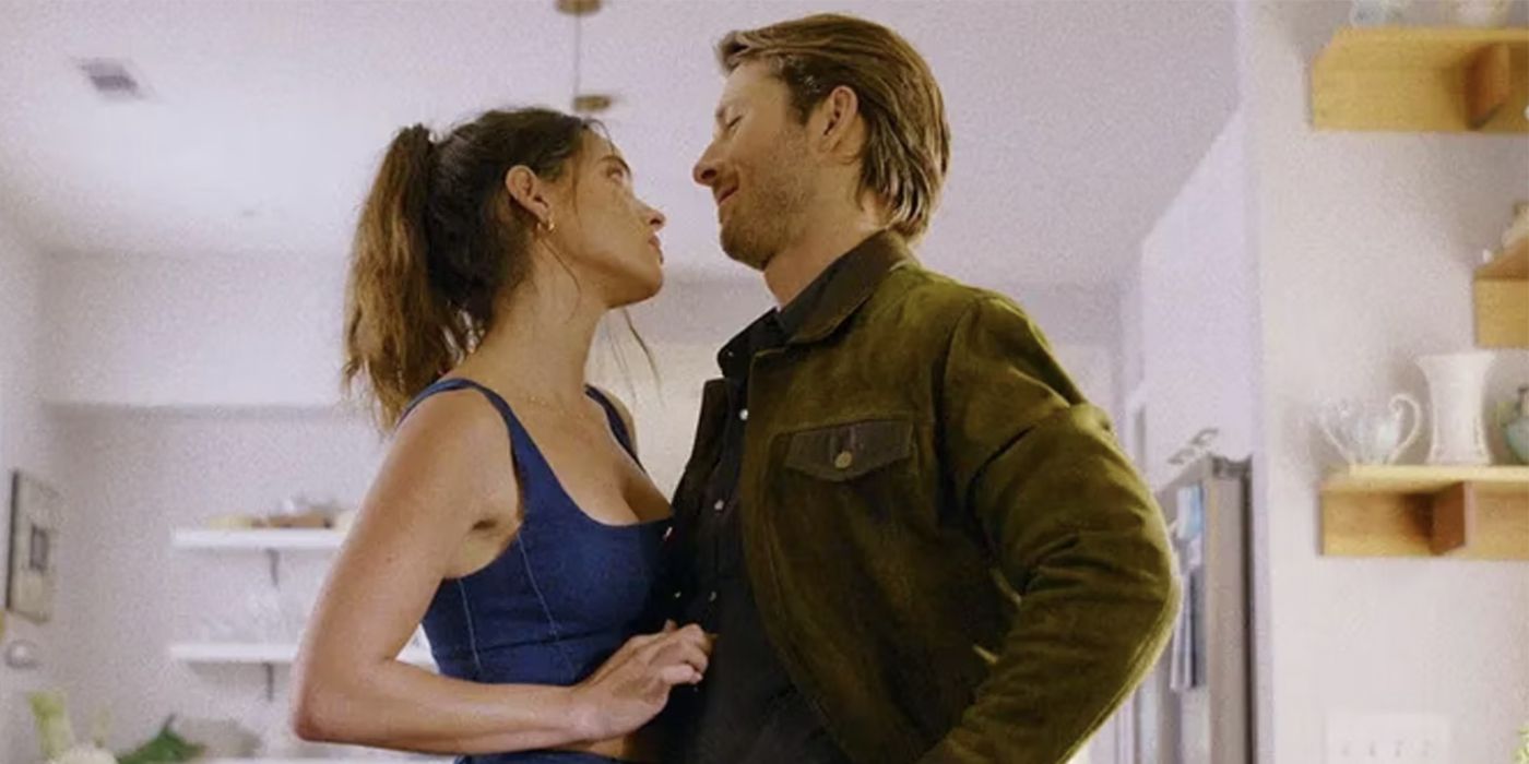 Adria Arjona as an unknown character and Glen Powell as Gary in Hit Man