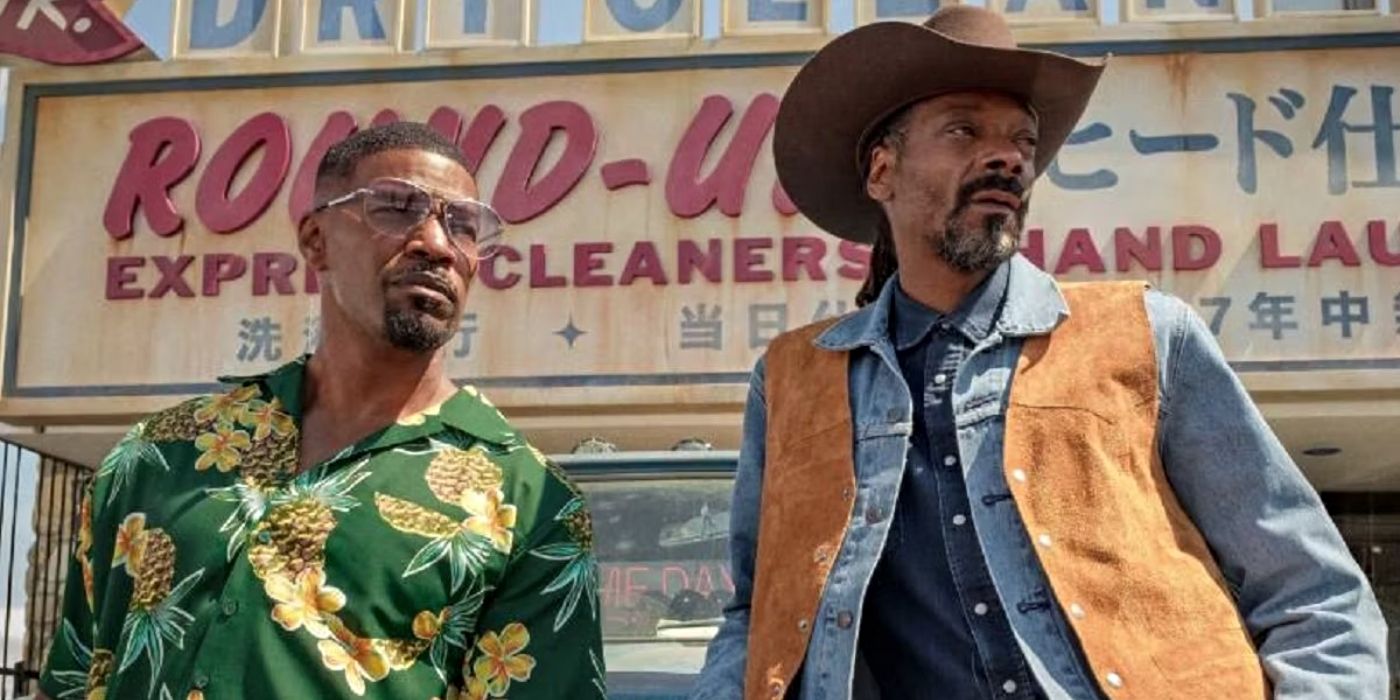 Day Shift 2022 Jamie Foxx and Snoop Dogg as vampire hunters standing outside