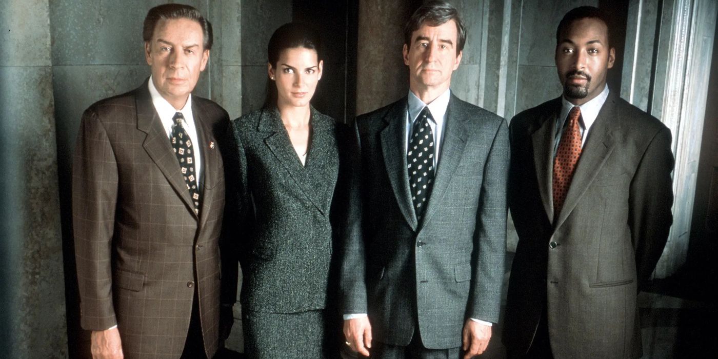 The cast of Law & Order (1990) stands together