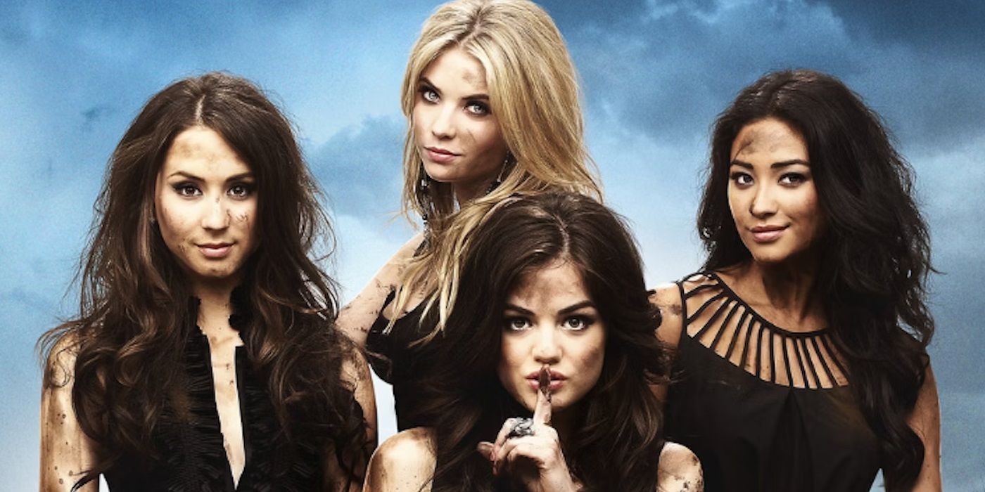 Lucy Hale as Aria and the cast of Pretty Little Liars
