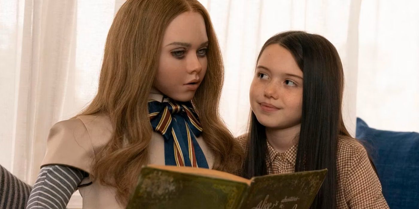 M3GAN reading Alice in Wonderland to Cady, being played by Violet McGraw.