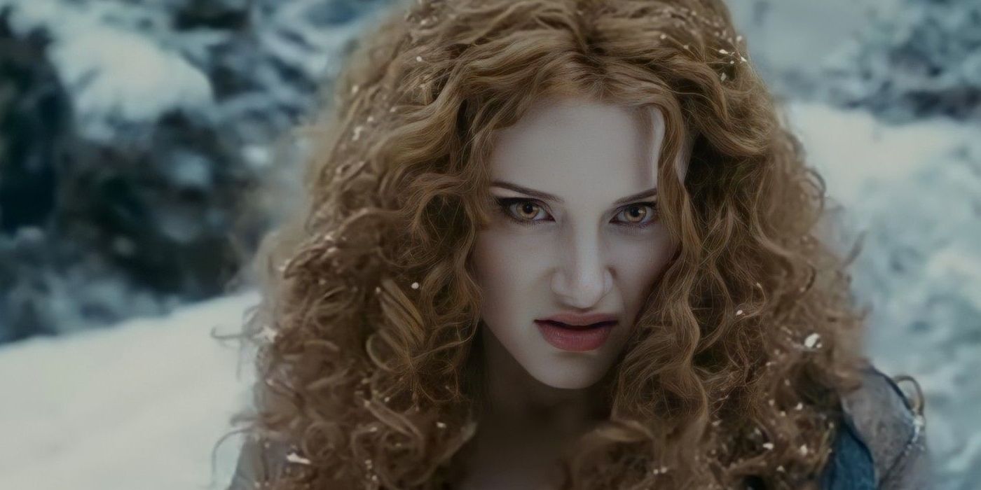 Rachelle Lefevre as Victoria, snarling at something off-screen, in Twilight Saga