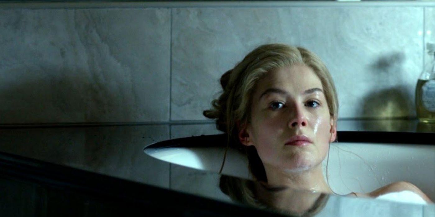 Rosamund Pike as Amy Dunne, lying in a bathtub, in Gone Girl