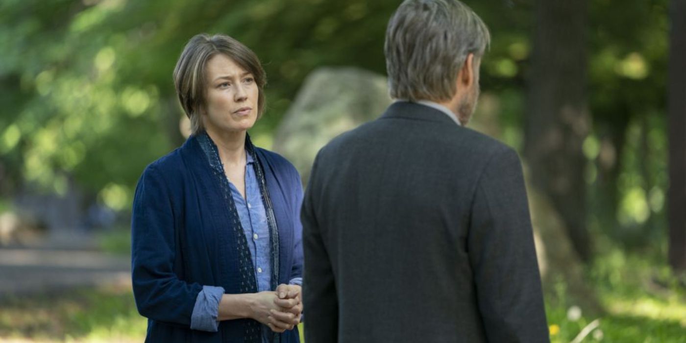 Carrie Coon as Vera Walker looking worried as she speaks to Bill Pullman as Harry, whose back is towards the camera