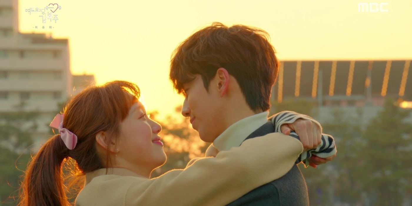 Lee Sung-kyung as Kim Bok-joo wraps her arms around the neck of Nam Joo-hyuk as Jung Joon-hyung in Weightlifting Fairy Kim Bok-joo