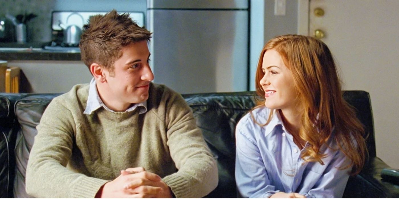 Jason Biggs and Isla Fisher looking at each other in Wedding Daze