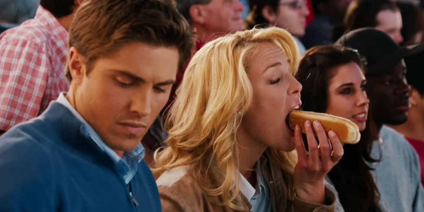 Katherine Heigl as Abigail Richter in The Ugly Truth, eating a hot dog